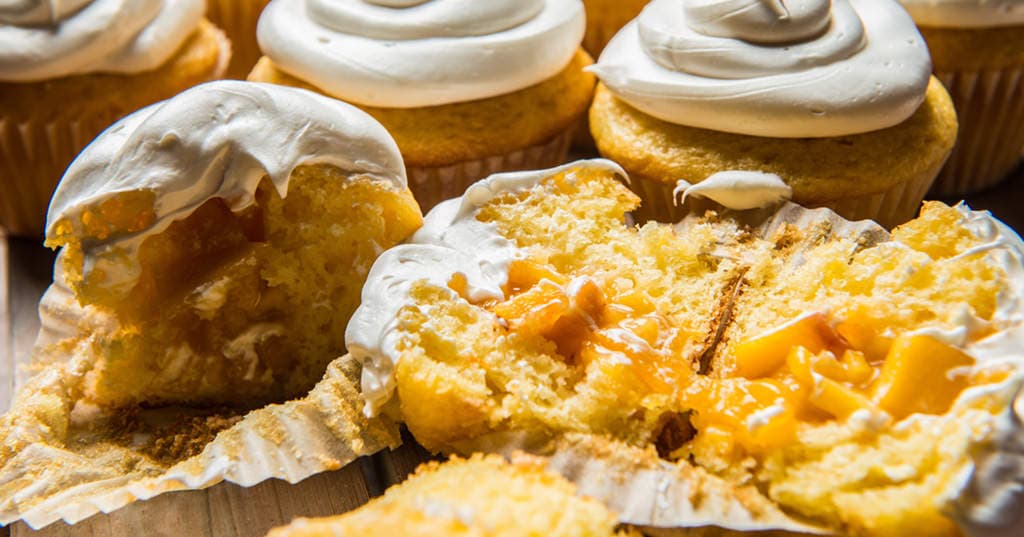 Baked Peach Cobbler Cupcakes